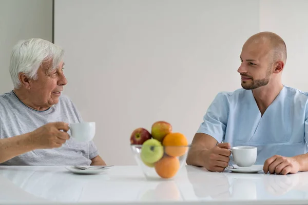 Caretaker Retirement Home Elder Man — Stock Photo, Image