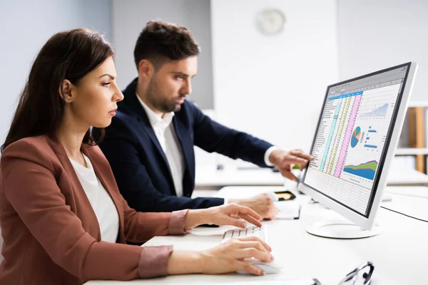 Asesor Financiero Analista Negocios Trabajando Computadoras — Foto de Stock