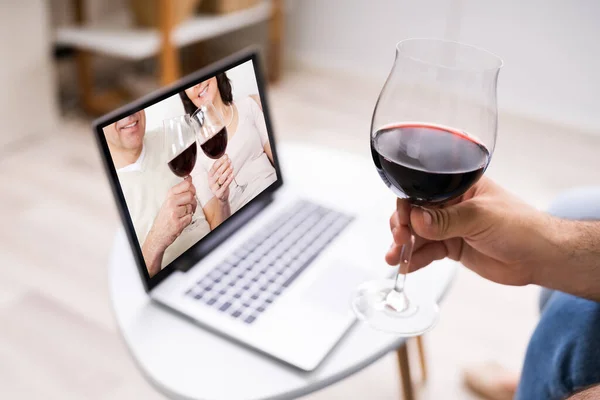 Degustación Virtual Vinos Con Ordenador Portátil Partido Línea Bebidas —  Fotos de Stock