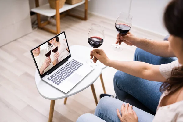 Virtual Wine Tasting Using Laptop Online Party Drinks — Stock Photo, Image