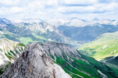 Alp Dağları. Bulutlu Alp Avusturya Dağı