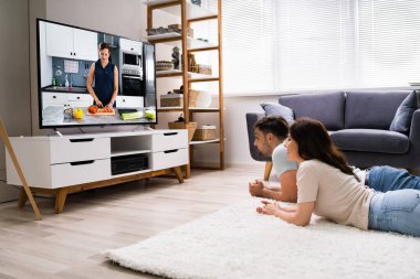 Mutlu Aile Televizyon ve Film İzleme İçi