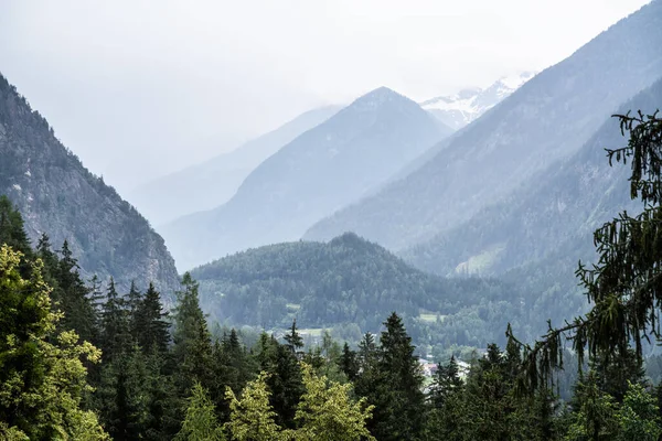 Alpes Montanhas Alpine Austria Montanha Com Nuvens — Fotografia de Stock