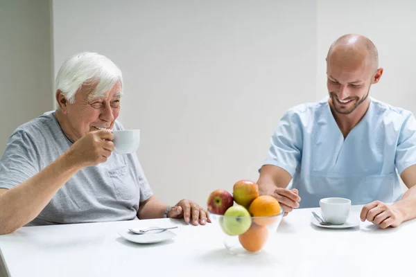 Caretaker Retirement Home Elder Man — Stock Photo, Image