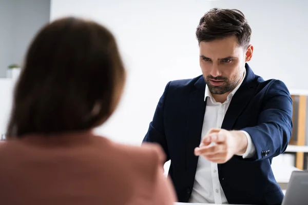 Boze Werkgever Pesten Ongelukkig Gestresste Professionele Werknemer — Stockfoto