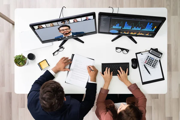 电脑在线视频会议营销会议 — 图库照片