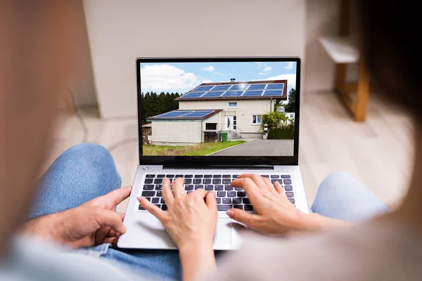 Couple Family Searching Real Estate Online Laptop — Stock Photo, Image