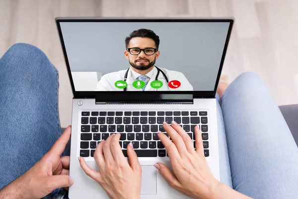 Casal Grávida Vídeo Conferência Chamada Line Com Médico — Fotografia de Stock