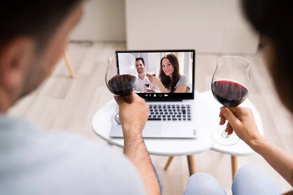 Degustación Virtual Vinos Con Ordenador Portátil Partido Línea Bebidas —  Fotos de Stock