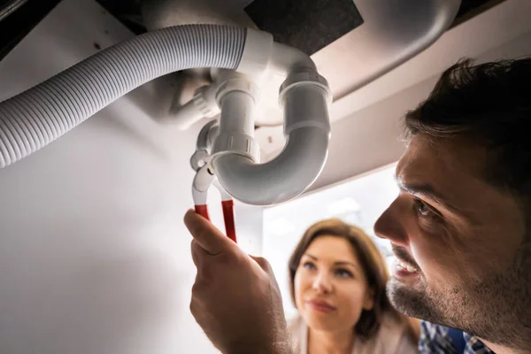 Sanitair Schoonmaken Afvoer Pijp Keuken — Stockfoto