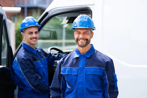 Reparador Electricista Hombre Técnicos Reparación Cerca Van Car — Foto de Stock