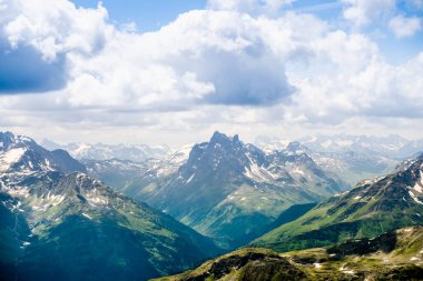 Alp Dağları. Bulutlu Alp Avusturya Dağı