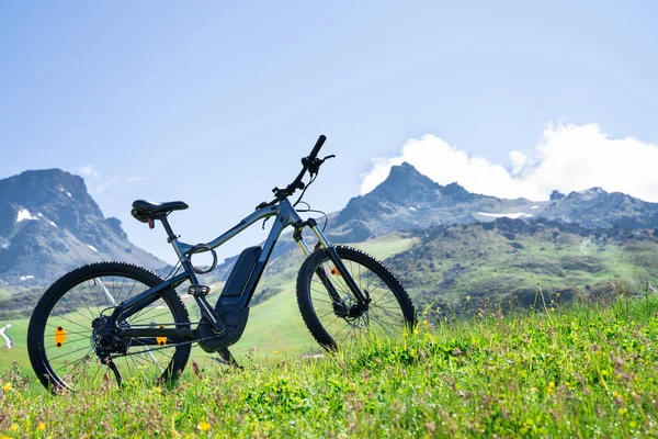 오스트리아에서 자전거를 오토바이 — 스톡 사진
