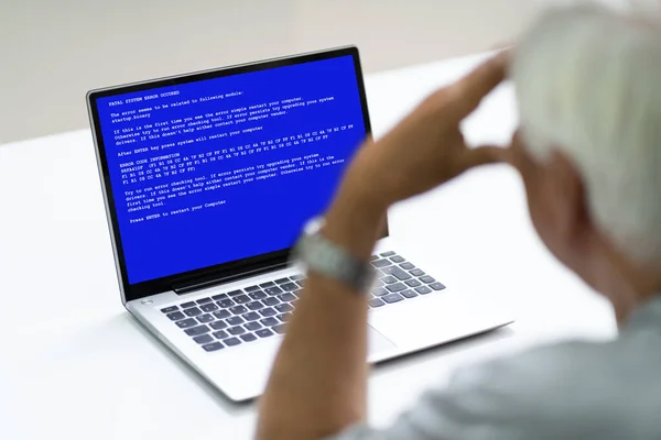Senior Bsod Death Screen Hacked Laptop — Stock Photo, Image