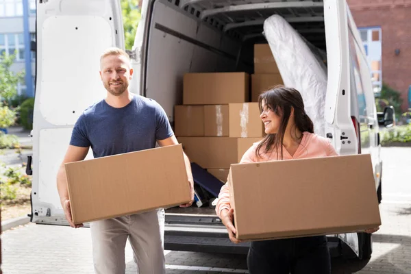 Paar Verhuisdozen Van Van Truck Samen Buiten — Stockfoto