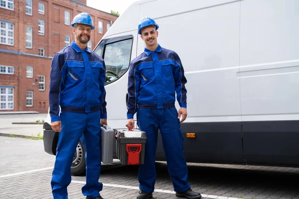 Homem Eletricista Reparador Técnicos Reparação Perto Carro Van — Fotografia de Stock