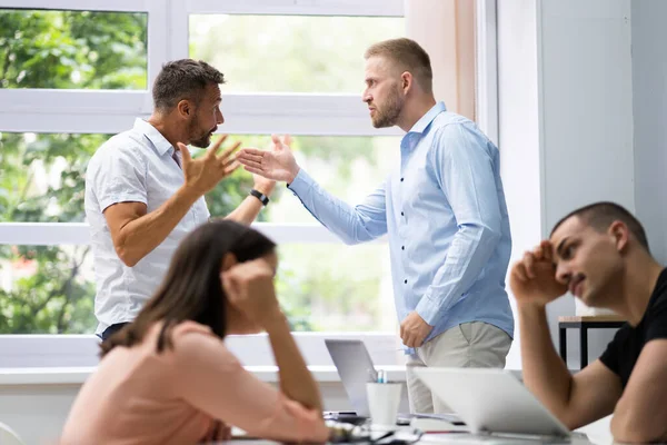 Nyomás Munkahelyen Irodában Bully Boss Konfliktus — Stock Fotó