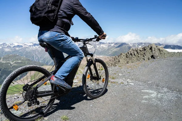 Man Riding Electric Mountain Bike Vagy Bike Alpokban — Stock Fotó