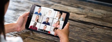 Tabletteki Video Öğrenme Konferansı Çağrısı. Çevrimiçi Görüşme