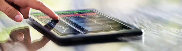 Makler Giełdowy Online Exchange Technology Tablet — Zdjęcie stockowe