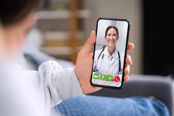 Телемедицинский Видеозвонок Доктору Смартфон — стоковое фото