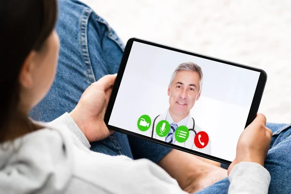 Telegeneeskunde Video Call Doctor Tablet — Stockfoto