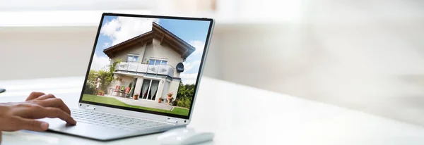 Online Immobiliensuche Computer Hausliste — Stockfoto