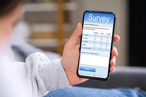 Wypełnianie Formularza Ankiety Online Ocena Opinii Zwrotnej Dla Dorosłych — Zdjęcie stockowe