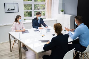 Yüz Maskesi Ofisi Sosyal Mesafe Toplantısı veya Görüşmesi