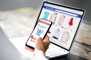 Çevrimiçi Ticaret Alışveriş Web Sitesi ya da Akıllı Telefon Ekranında Dükkan