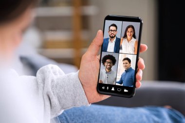 Video Konferansı Çalışması Evde Çevrimiçi Oldu