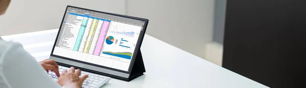 Kalkylblad Data Affärsarbete Office Tablet — Stockfoto
