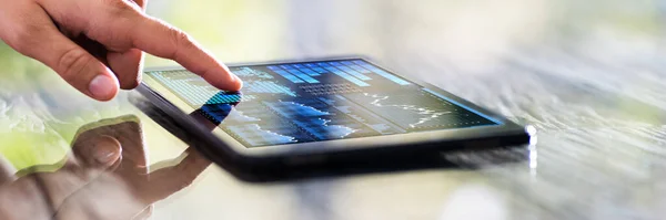 Marketing Business Advisor Using Tablet Computer Desk — Stock Photo, Image