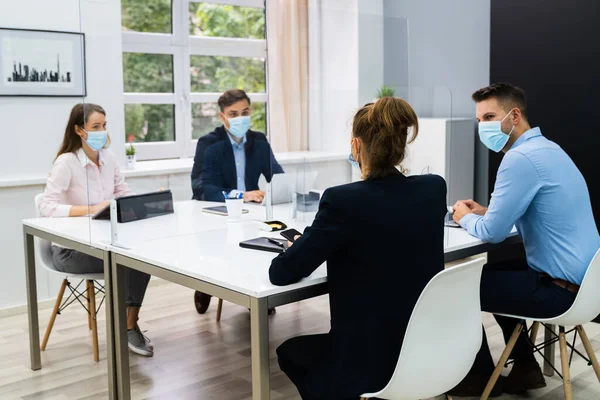 Face Mask Office Társadalmi Távolságtartó Találkozó Vagy Interjú — Stock Fotó