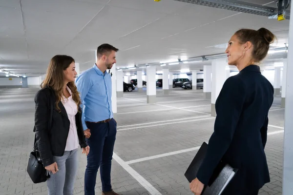 Couple Looking Parking Place Garage Agent — Stock Photo, Image