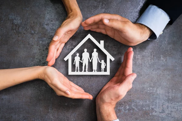 Diverse Groepen Mensen Home Eigendomsveiligheid Concept — Stockfoto