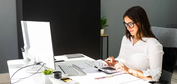 Bokföring Bokhållare Kontorskvinna Bankrådgivare Och Revisor — Stockfoto