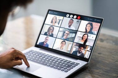 Ev Giysisinden Çevrimiçi Video Konferansı Çalışması