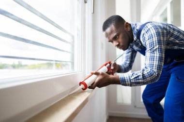 Caulk Sealant Uygulaması. Silikon Pencere Mührü ve Su geçirmezliği