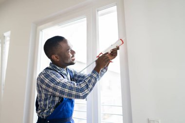 Caulk Sealant Uygulaması. Silikon Pencere Mührü ve Su geçirmezliği