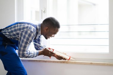 Caulk Sealant Uygulaması. Silikon Pencere Mührü ve Su geçirmezliği