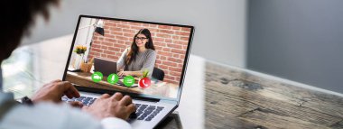 Ev Giysisinden Çevrimiçi Video Konferansı Çalışması