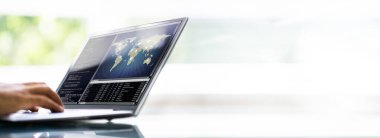 Siber ihlal ve dolandırıcılık. Hacker Veri Çalıyor Çevrimiçi