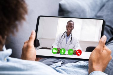 Afrikalı Amerikalı Doktorla Video Görüşmesi