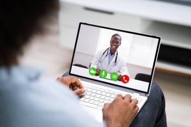Afrikalı Amerikalı Doktorla Video Görüşmesi