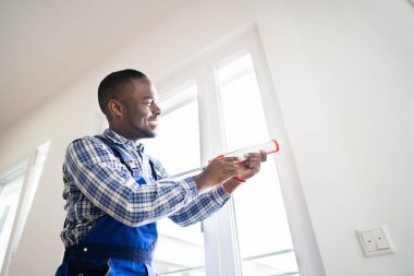 Caulk Sealant Uygulaması. Silikon Pencere Mührü ve Su geçirmezliği
