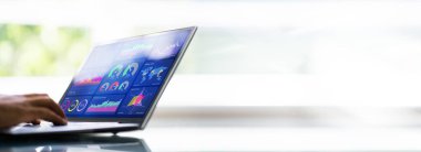 Veri Analizi Kullanan Afrikalı Amerikalı Veri Analisti KPI Kontrol Paneli