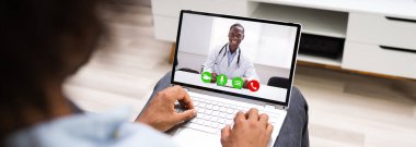 Afrikalı Amerikalı Doktorla Video Görüşmesi