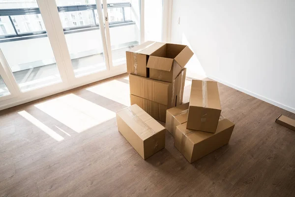Empty Room Moving Boxes Cartons — Stock Photo, Image