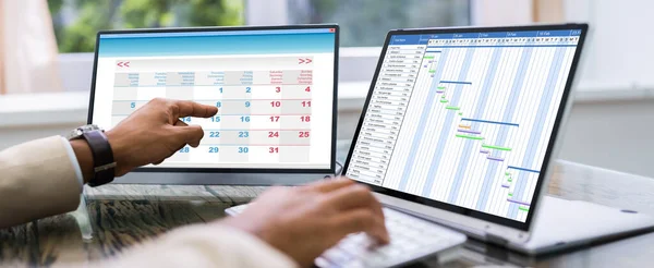 Gantt Zeitplan Plan Auf Laptop Bildschirm Büro — Stockfoto